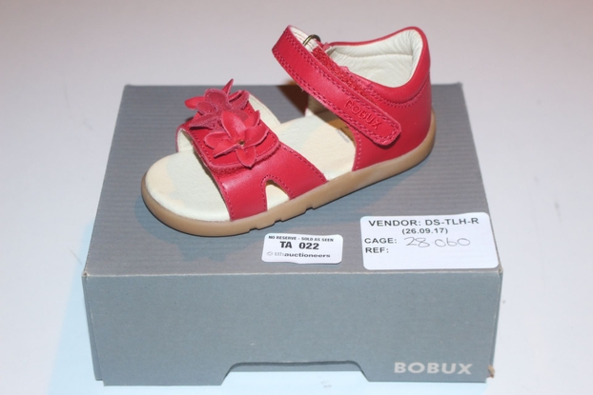 1X BOXED UNUSED PAIR OF BOBUX CHILDREN'S SHOES SIZE 5 RRP £30 (DS-TLH-R) (28.060)