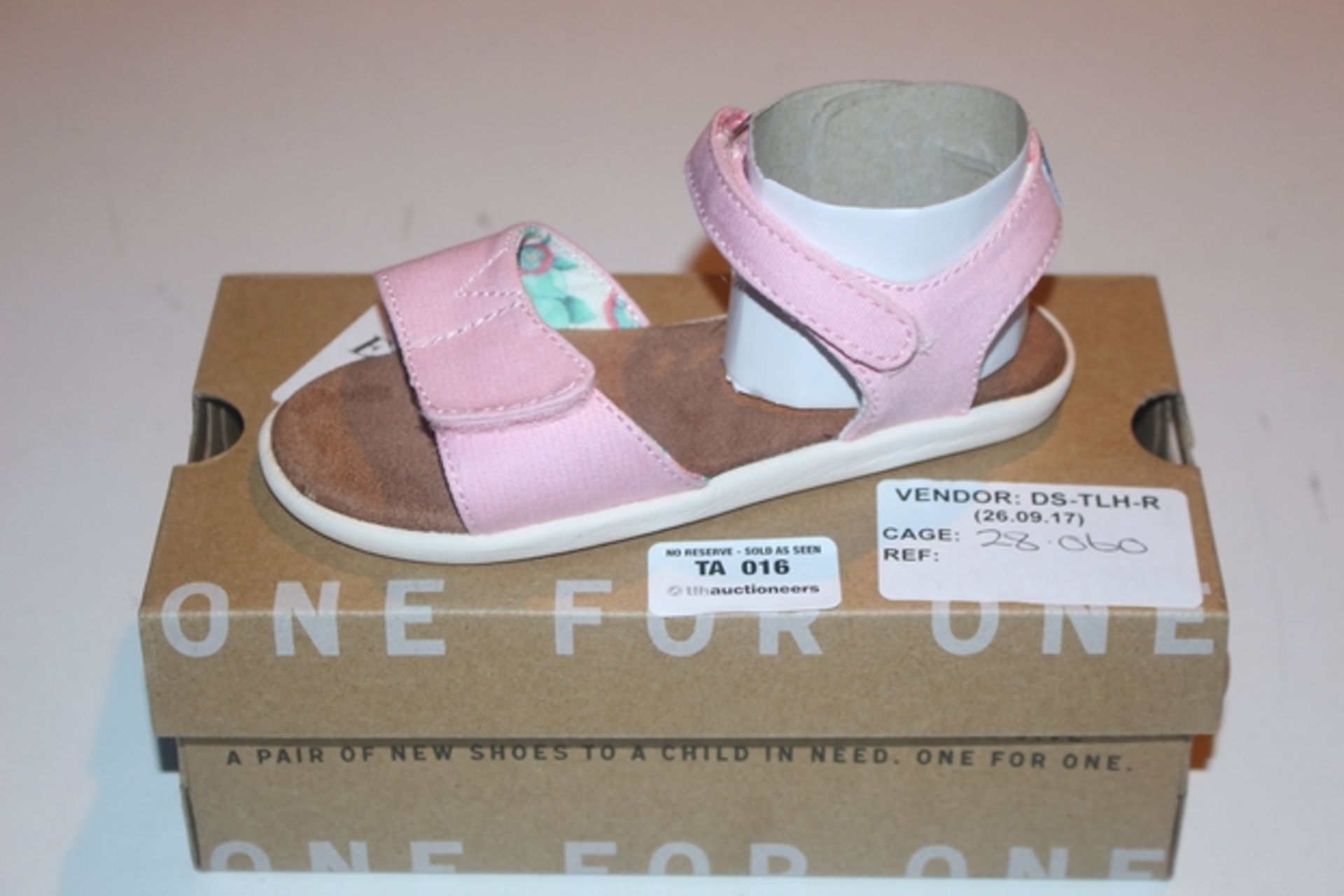 1X BOXED UNUSED PAIR OF CHILDREN'S SHOES SI9ZE 8 RRP £30 (DS-TLH-R) (28.060)