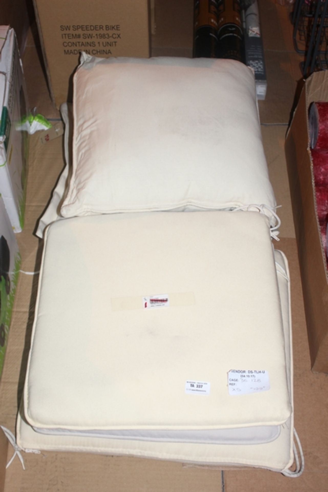 1X LOT TO CONTAIN 5 ASSORTED CUSHIONS COMBINED RRP £100 (DS-TLH-U) (36.128) - Image 2 of 2