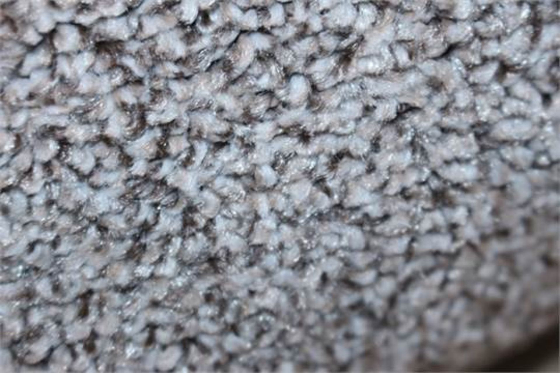 ROLL OF DESIGNER CARPET IN GREY AND WHITE 4X2.8M COVERS 11.20SQ/M RRP £15.99 PER SQ/M (184)