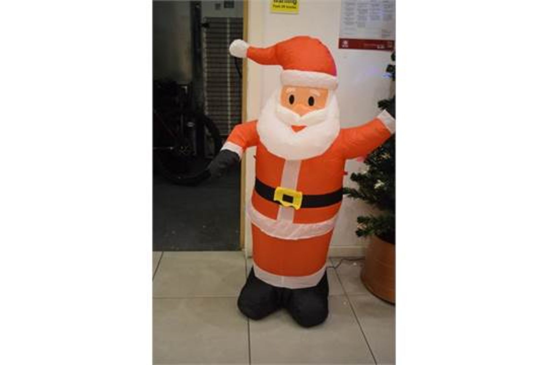 1 X BOXED BRAND NEW ROMAN CONRAD COLLECTION 120CM ELECTRIC INFLATABLE SANTA RRP £150