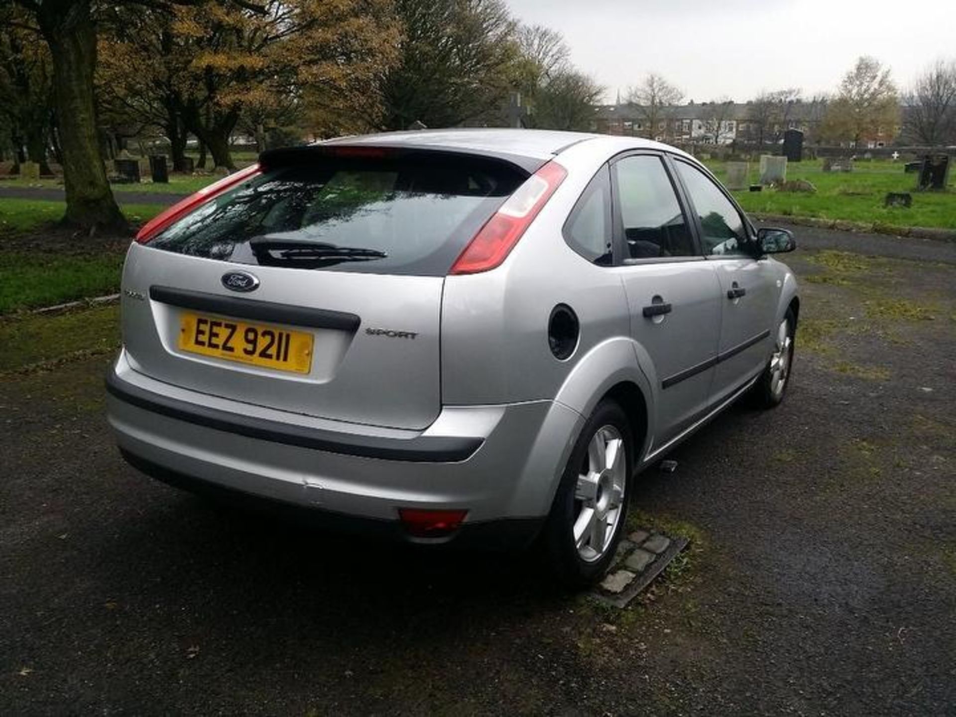 FORD FOCUS 1.6 SPORT, EEZ 9211, 28/09/2005, 1.6 LITRE, PETROL, MANUAL, 4 DOOR HATCH, CURRENT - Image 4 of 14