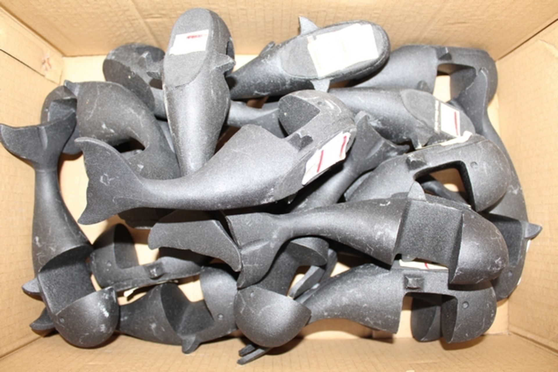 1X LOT TO CONTAIN 20 WHALE NAPKIN HOLDERS (DS-TLH-K) (1.037)