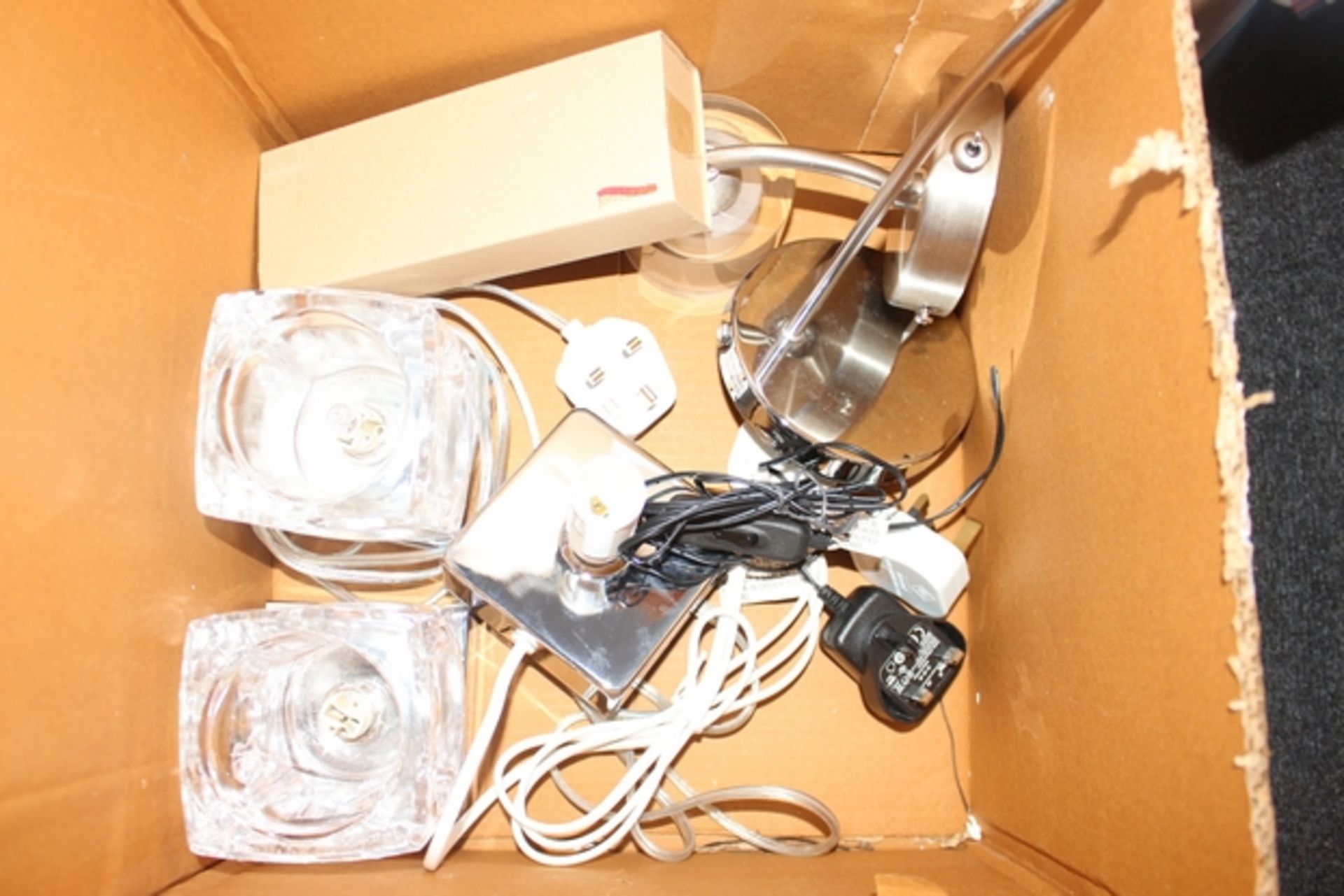 1X LOT TO CONTAIN 7 ASSORTED LIGHTS (JL-9307955) (04/12/17)