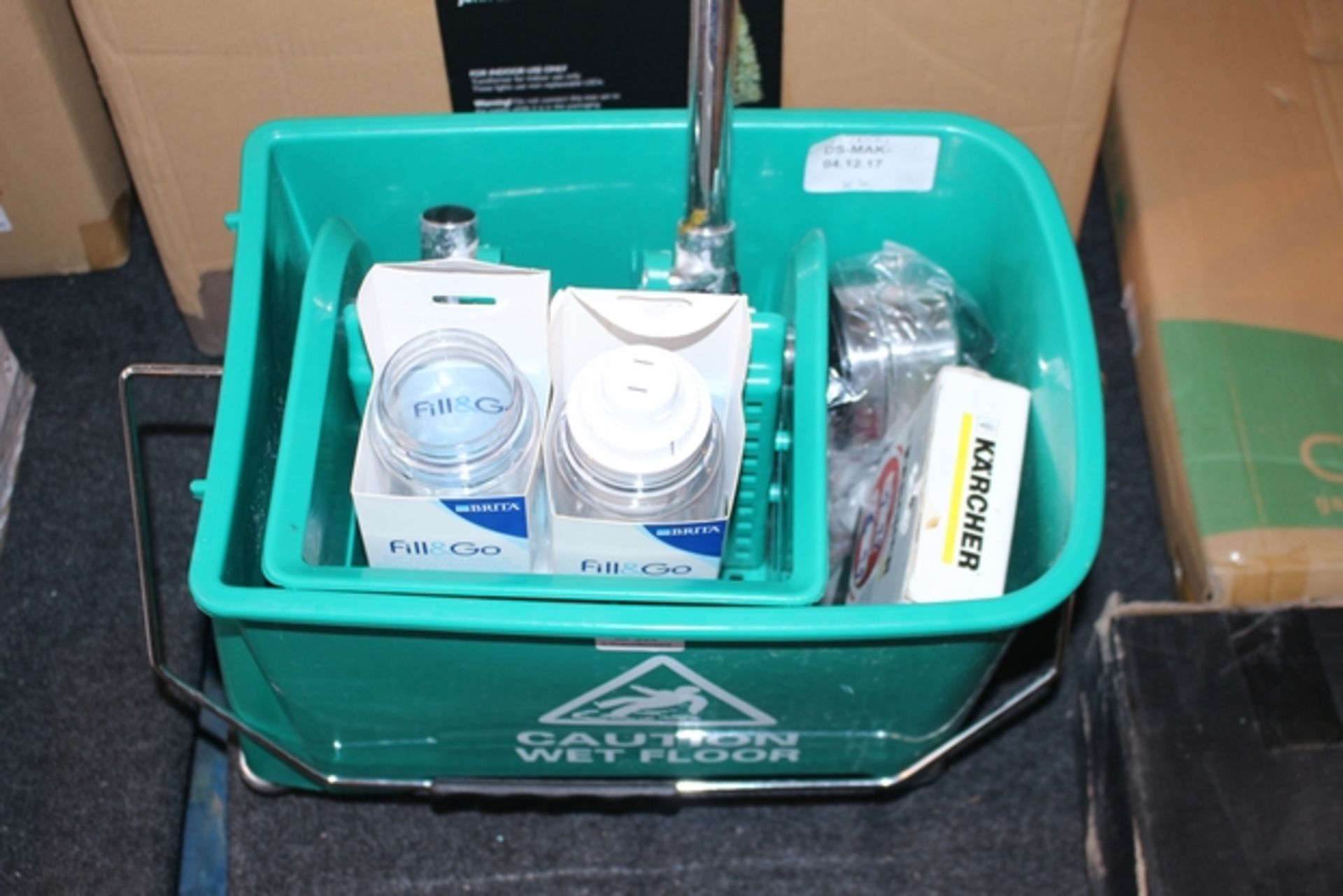 1X LOT TO CONTAIN 6 ITEMS TO INCLUDE MOP BUCKET, KARCHER SMALL SUCTION NOZZLE AND MUCH MORE (DS-