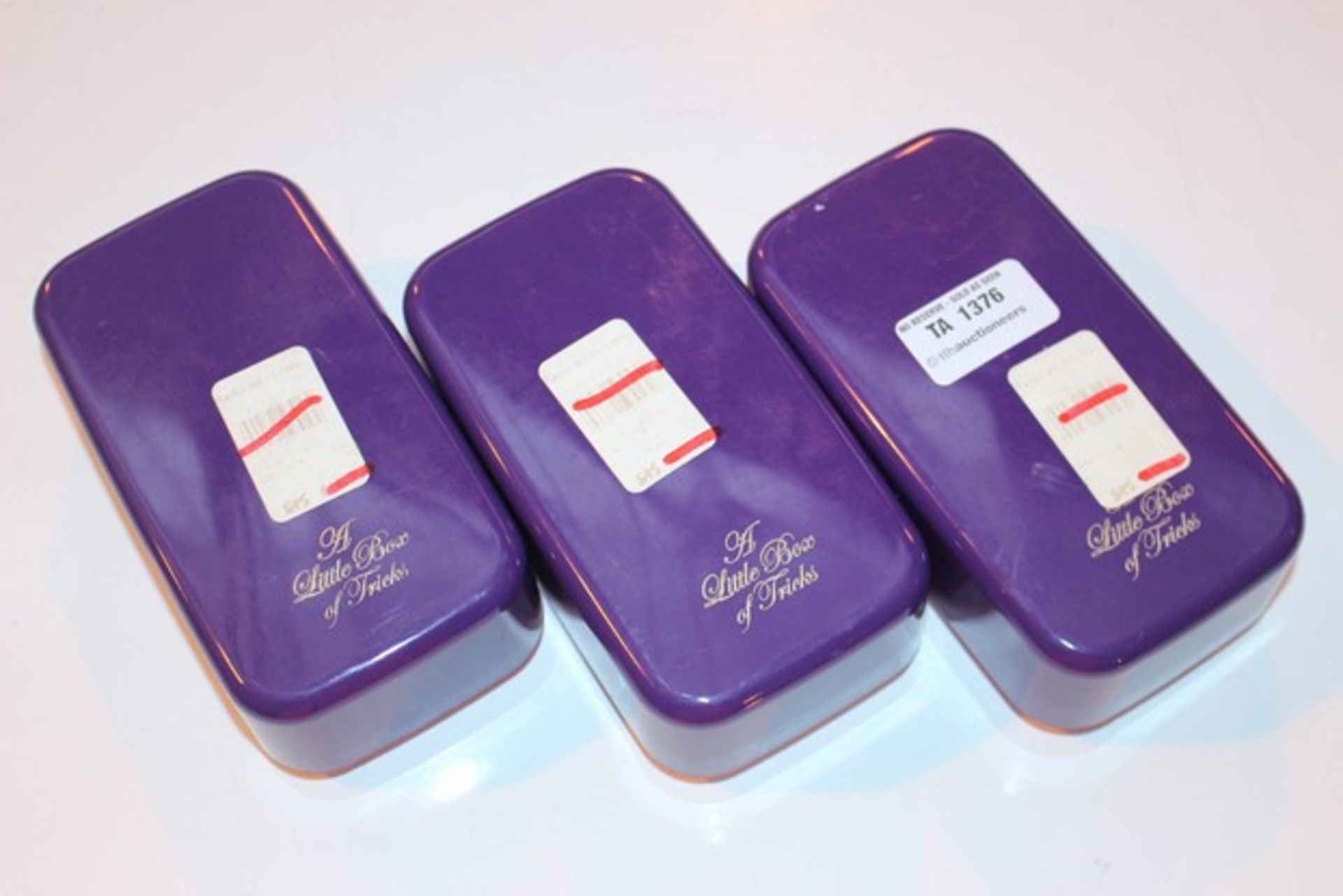 1 LOT TO CONTAIN 3 BOXED UNUSED TB DESIGN LONDON TRAVEL SOAP CONTAINERS (DS-TLH-R) (26.09.17) (69.