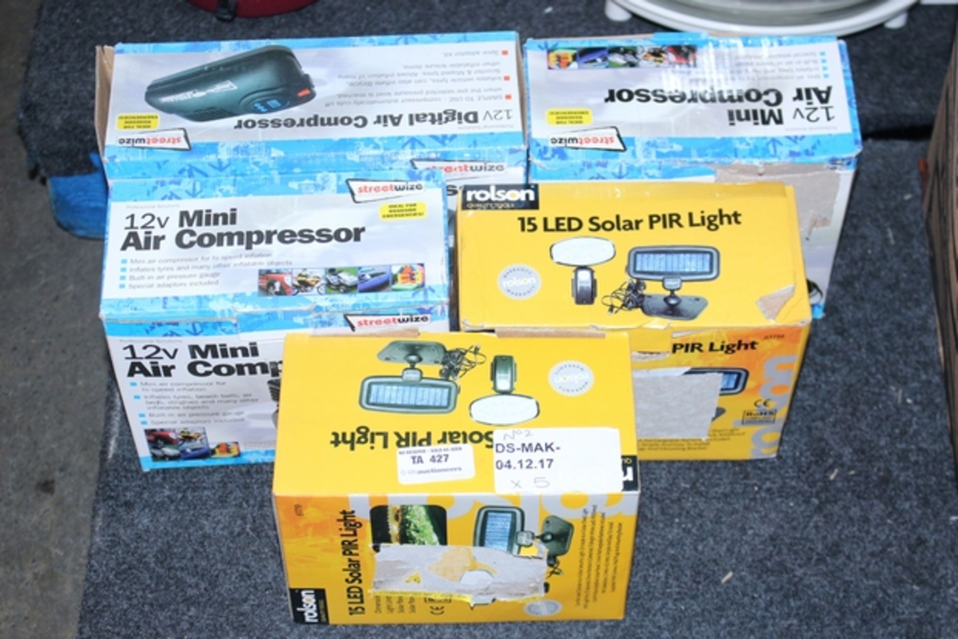 1X LOT TO CONTAIN 5 BOXED ITEMS TO INCLUDE MINI AIR COMPRESSORS X3 AND LED SOLAR PRI LIGHT X2 (DS-