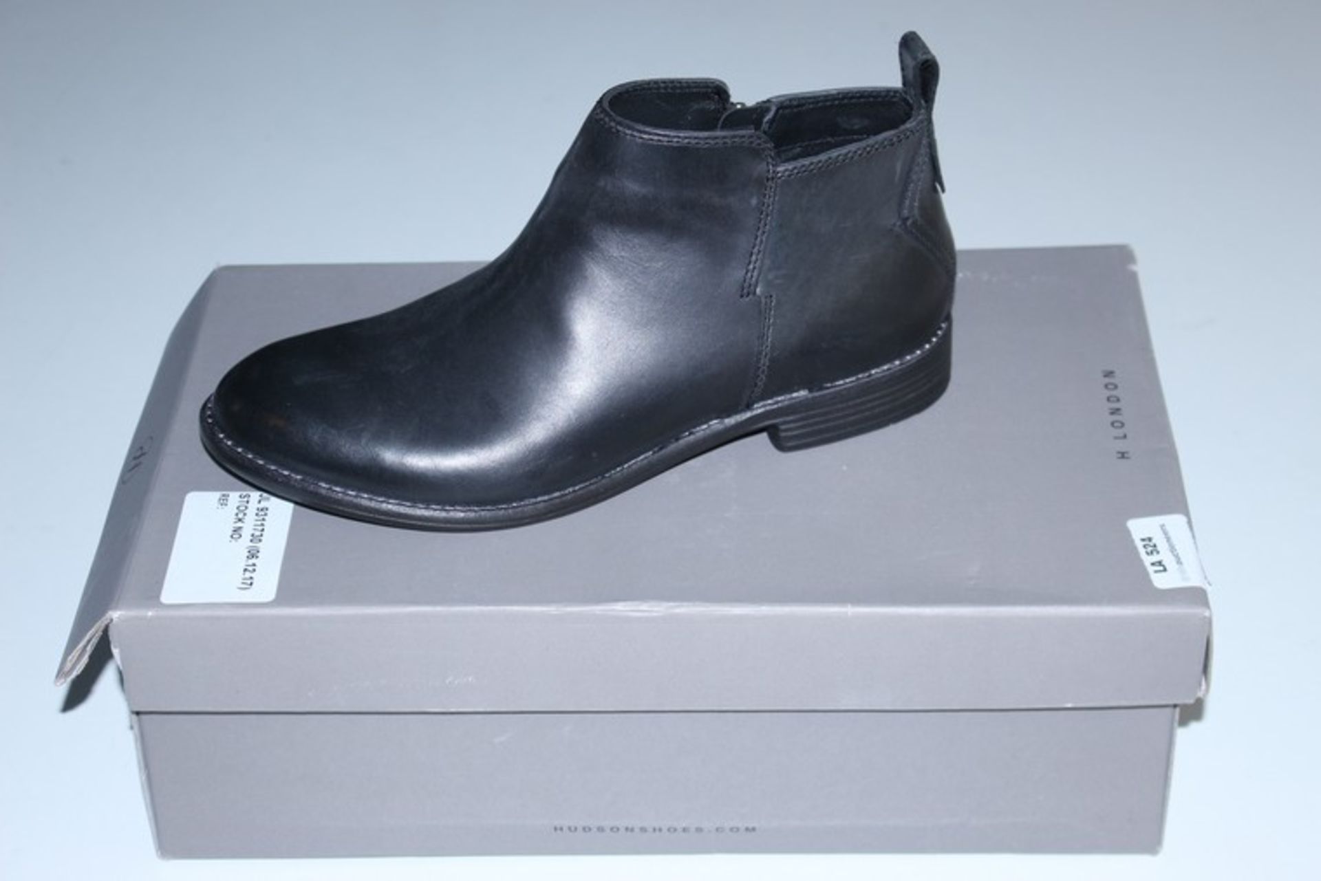 1 x BOXED PAIR OF H BY HUDSON ANKLE BOOTS IN BLACK RRP £60 (06.11.17) *PLEASE NOTE THAT THE BID