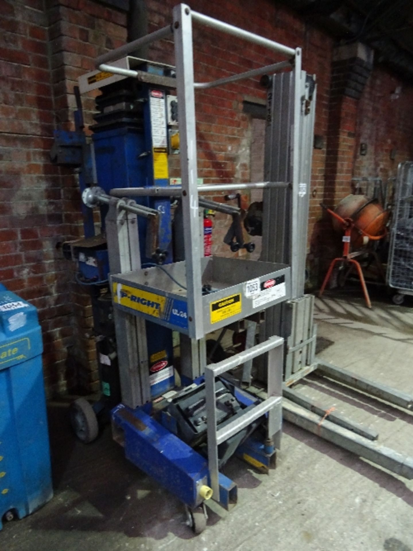 Upright UL24 personnel lift