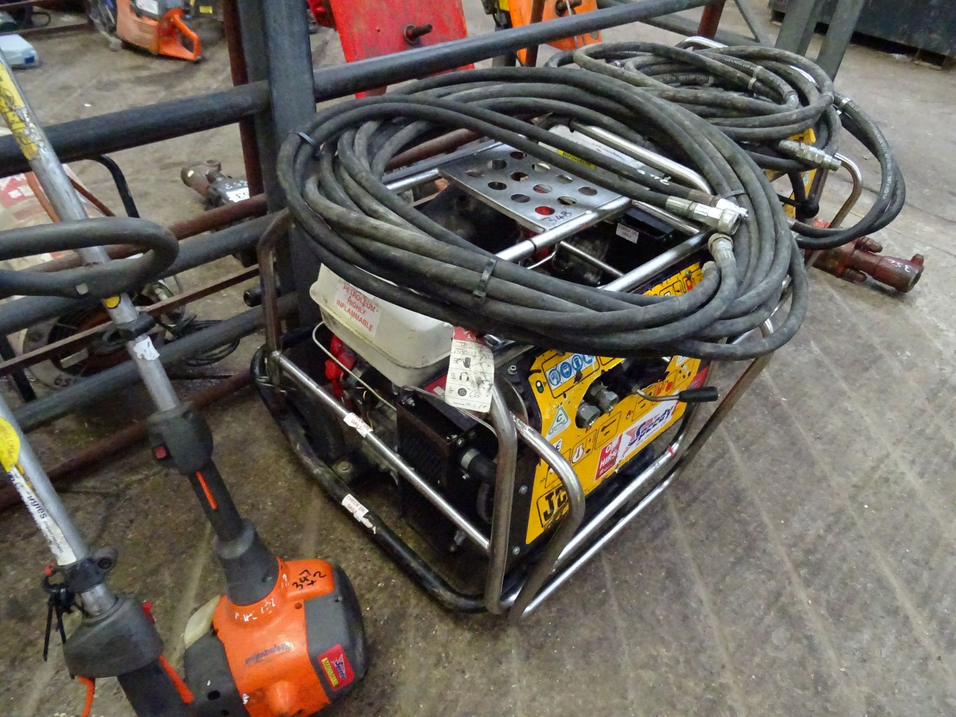 JCB Beaver pack with hose