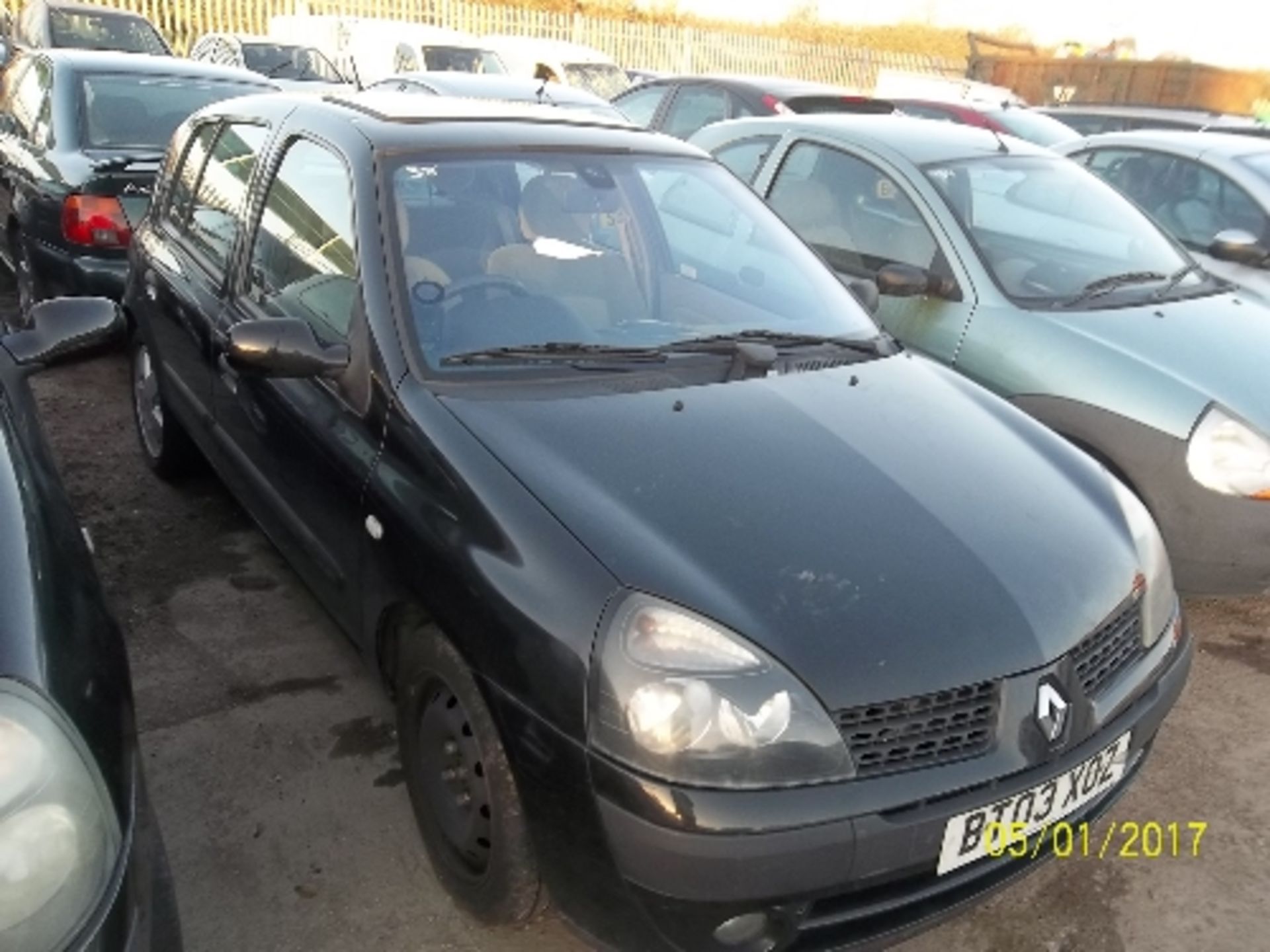 Renault Clio Privilege 16V - BT03 XOZ Date of registration: 08.06.2003 1390cc, petrol, 4 speed - Image 2 of 4