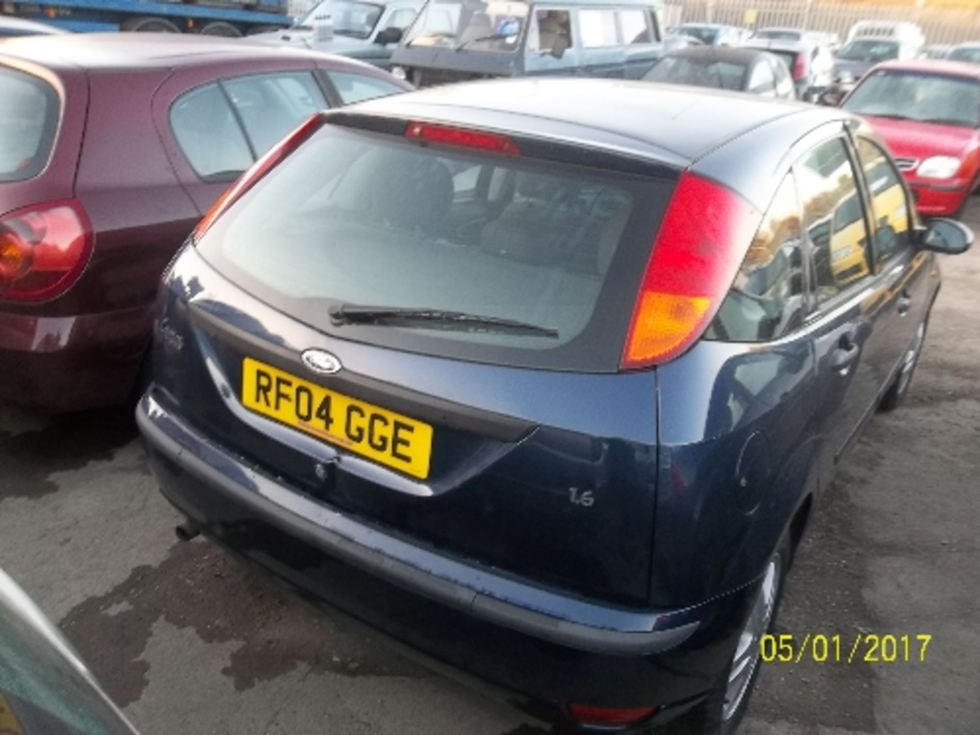 Ford Focus Zetec - RF04 GGE Date of registration: 08.07.2004 1596cc, petrol, 4 speed automatic, blue - Image 3 of 4