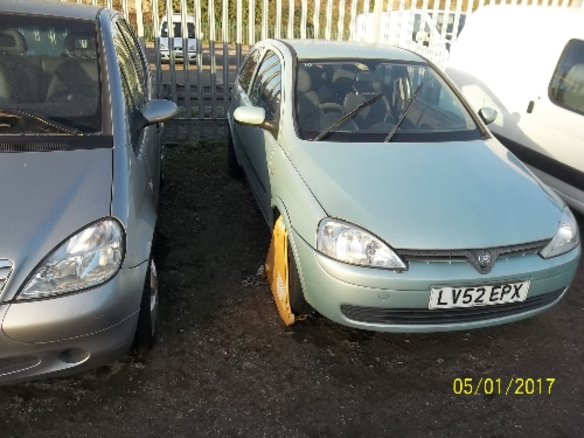 Vauxhall Corsa Comfort 16V - LV52 EPX Date of registration: 11.10.2002 1199cc, petrol, manual, green - Image 2 of 5