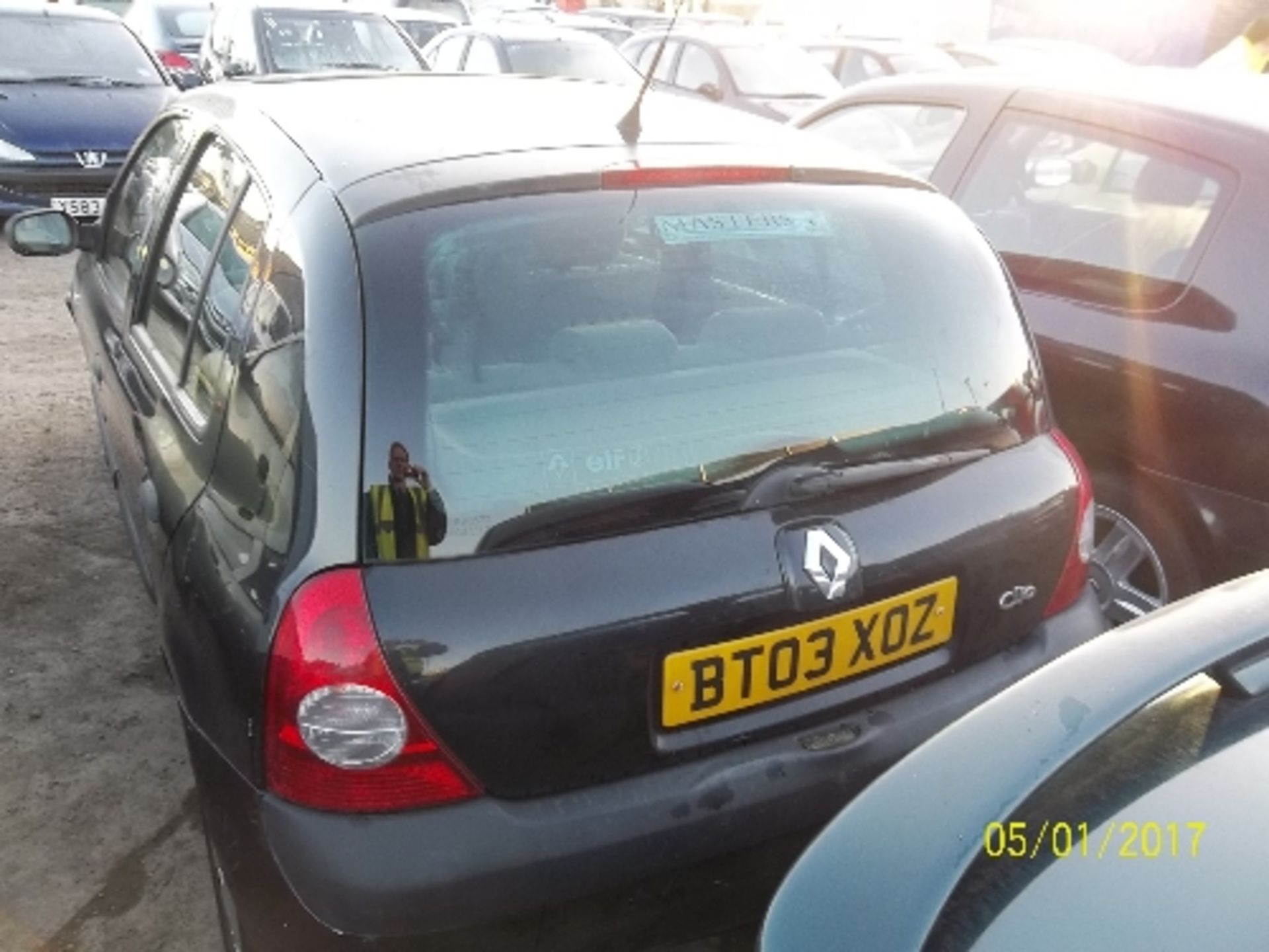 Renault Clio Privilege 16V - BT03 XOZ Date of registration: 08.06.2003 1390cc, petrol, 4 speed - Image 3 of 4