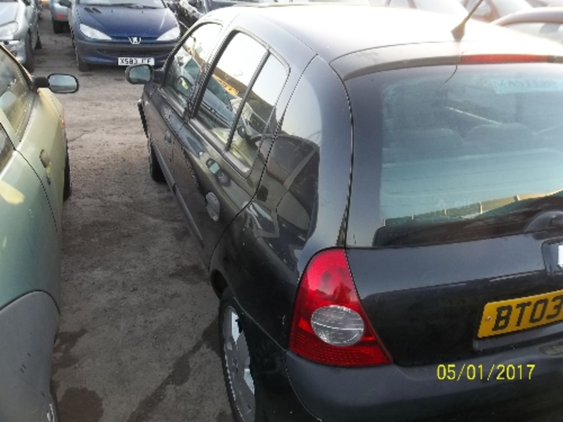 Renault Clio Privilege 16V - BT03 XOZ Date of registration: 08.06.2003 1390cc, petrol, 4 speed - Image 4 of 4