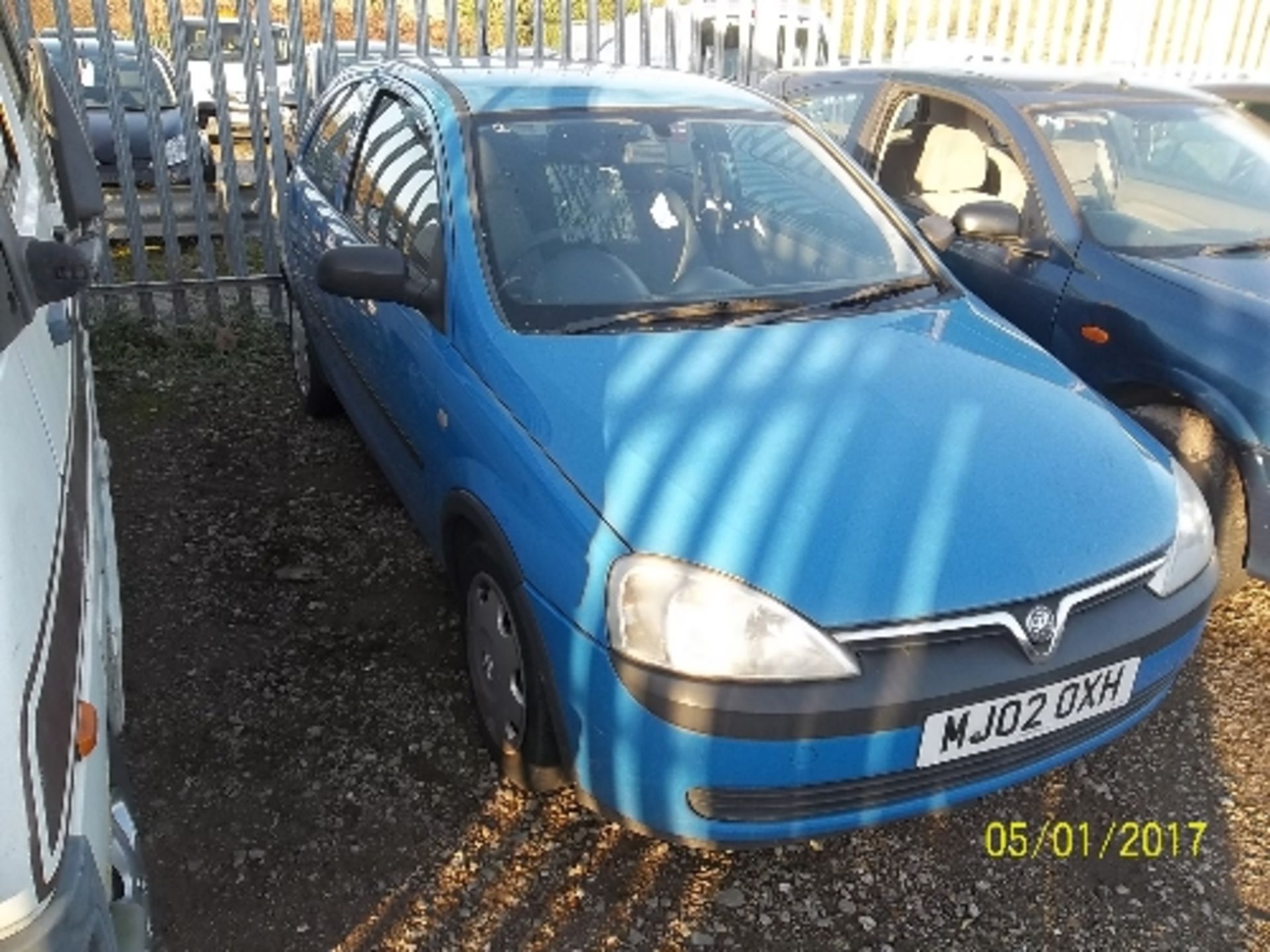 Vauxhall Corsa Club 12V - MJ02 OXH Date of registration: 13.05.2002 973cc, petrol, manual, blue - Image 2 of 4