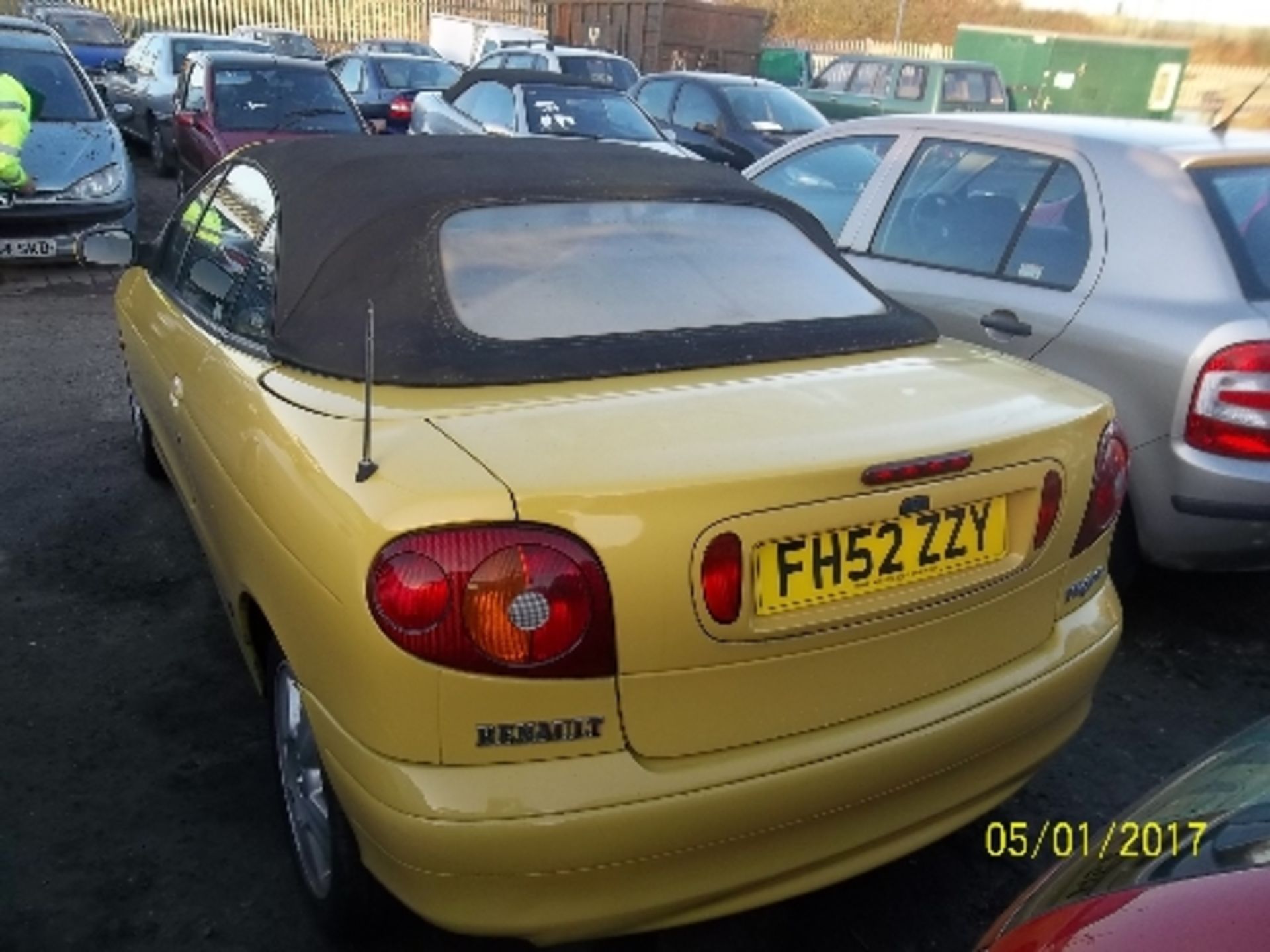 Renault Megane CAB Dynam+ 16V convertible - FH52 ZZY Date of registration: 16.01.2003 1998cc, - Image 3 of 4