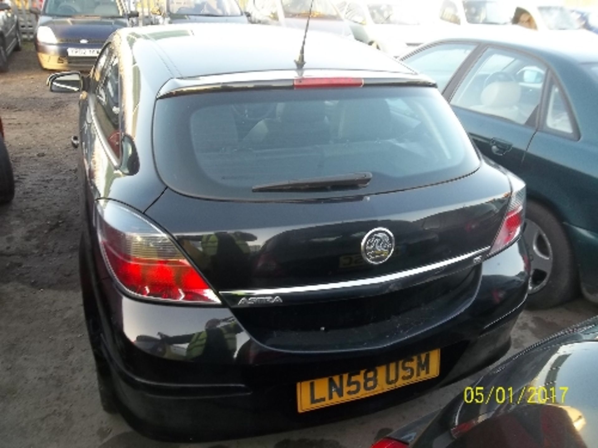 Vauxhall Astra Design - LN58 USM Date of registration: 28.10.2008 1598cc, petrol, manual, black - Image 3 of 4