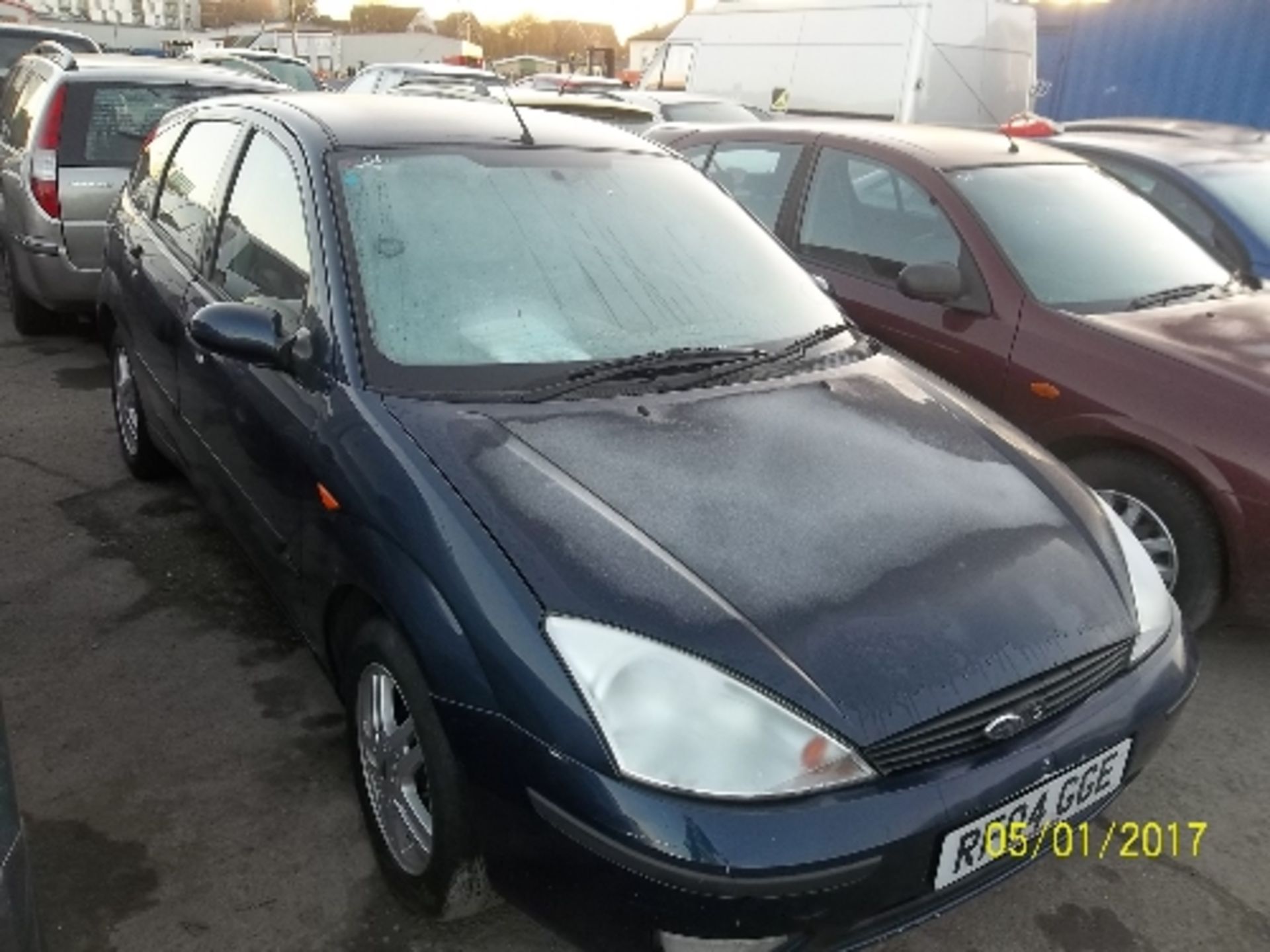Ford Focus Zetec - RF04 GGE Date of registration: 08.07.2004 1596cc, petrol, 4 speed automatic, blue - Image 2 of 4