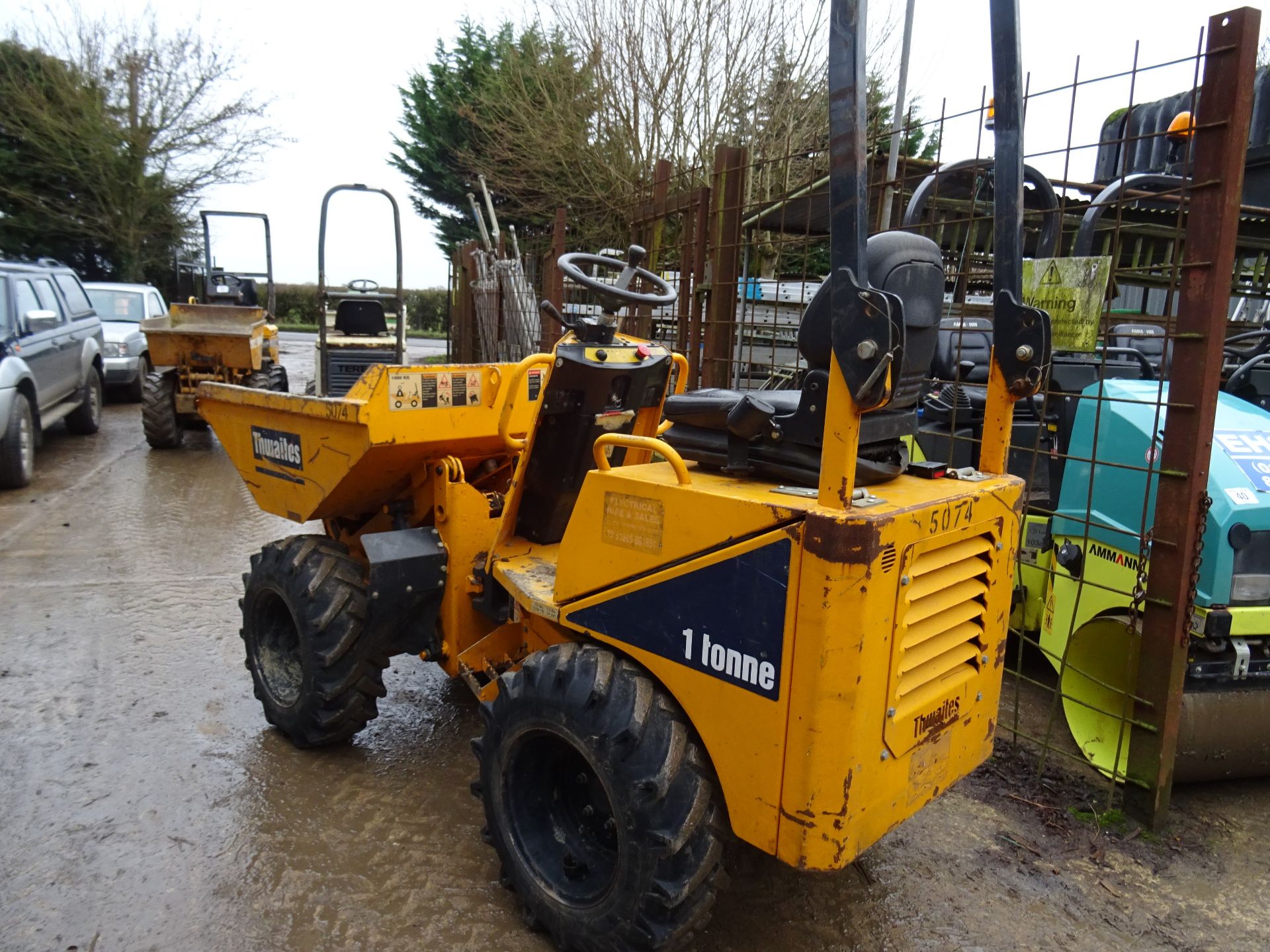 Thwaites 1 tonne hydrostatic skiploader (2011) RDT 1568 hrs 5074 - Image 3 of 4