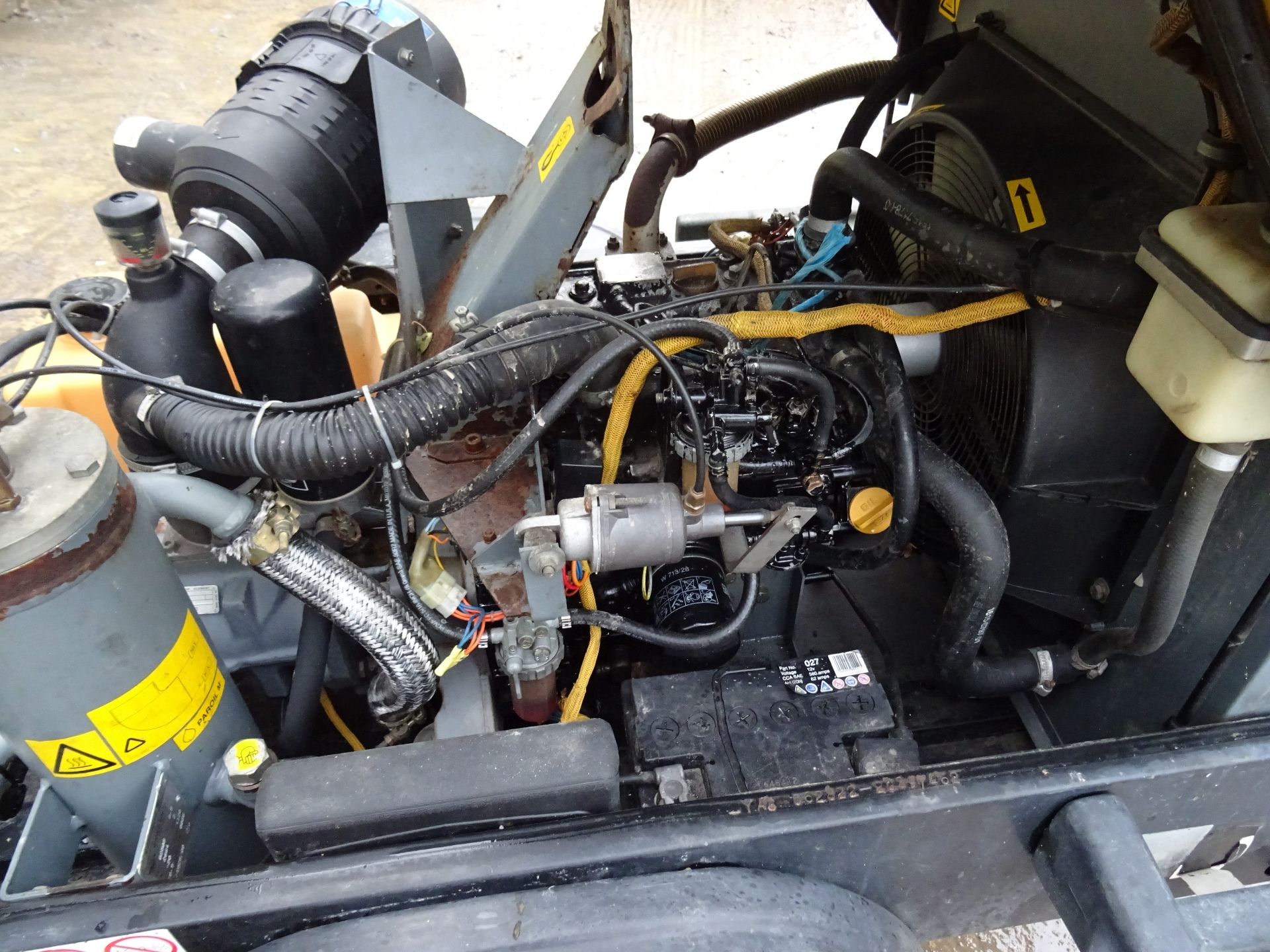 Atlas Copco XAS36 compressor (2002) 3695 RMA - Image 3 of 4