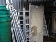 Quantity of Alto narrow scaffold