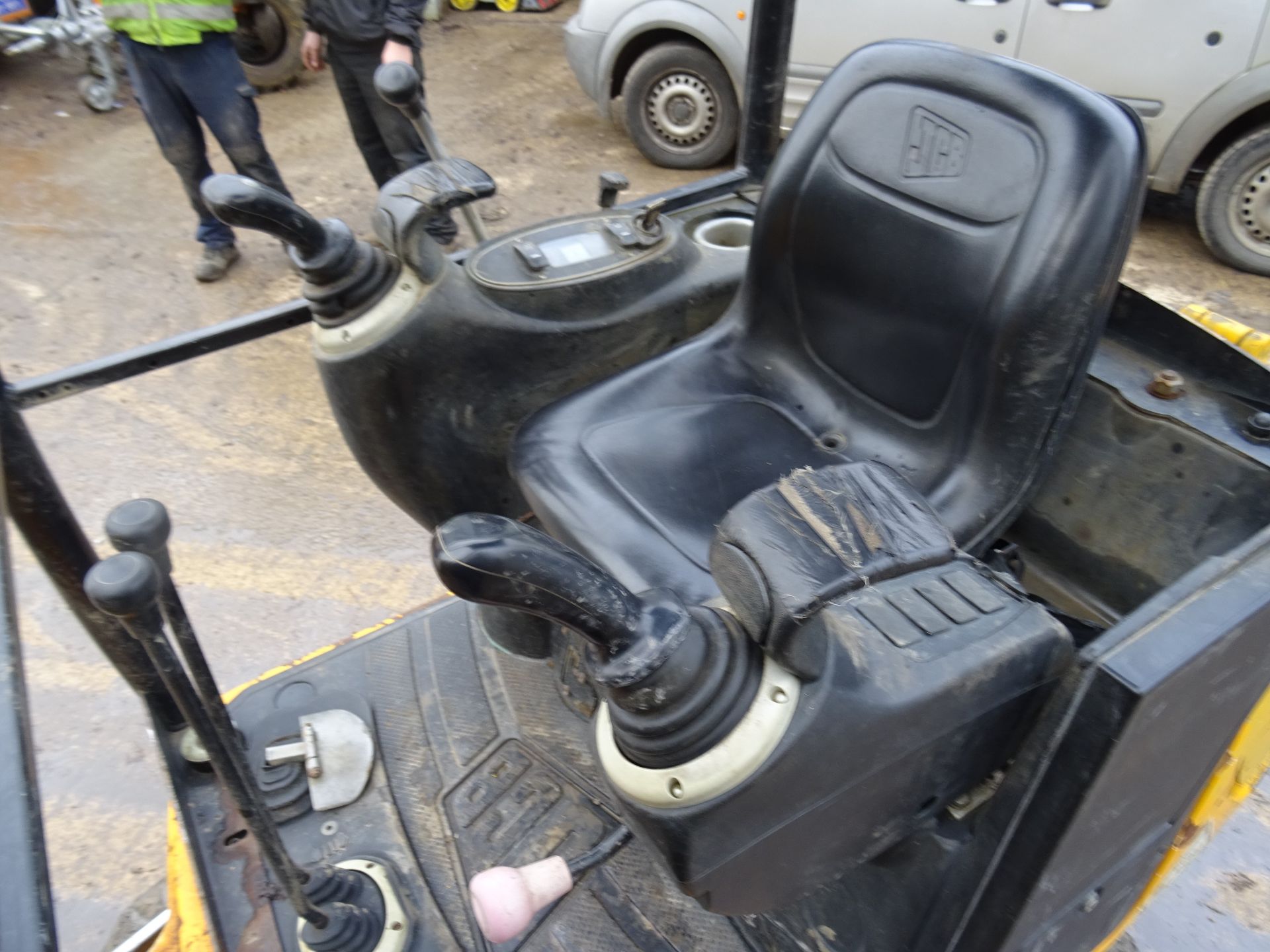 JCB 801.6 CTS mini digger (2011) RDD 2565 hrs 5077 c/w 5 buckets - Image 9 of 10