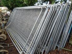 40 Heras fencing panels c/w feet & clips