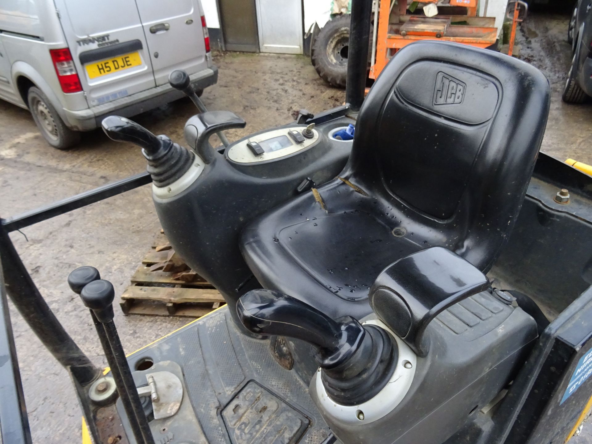 JCB 801.6 CTS mini digger (2009) RDD 3026 hrs 4096 c/w 5 buckets - Image 9 of 10