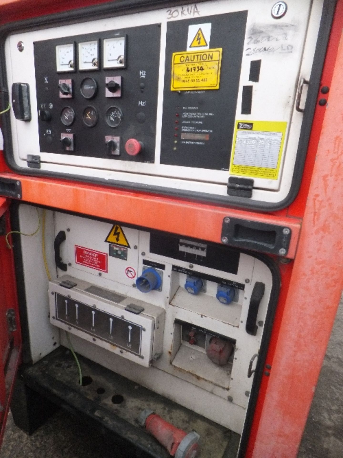 FG Wilson 30kva generator 42095hrs This lot is sold on behalf of Speedy - Image 4 of 6