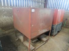 Bulk feed hopper (for forklift)