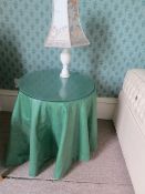 Pair of bedside tables and 1 lamp