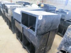 6 no 2 division plastic feeders