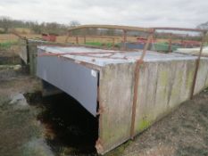 2 sow kennels