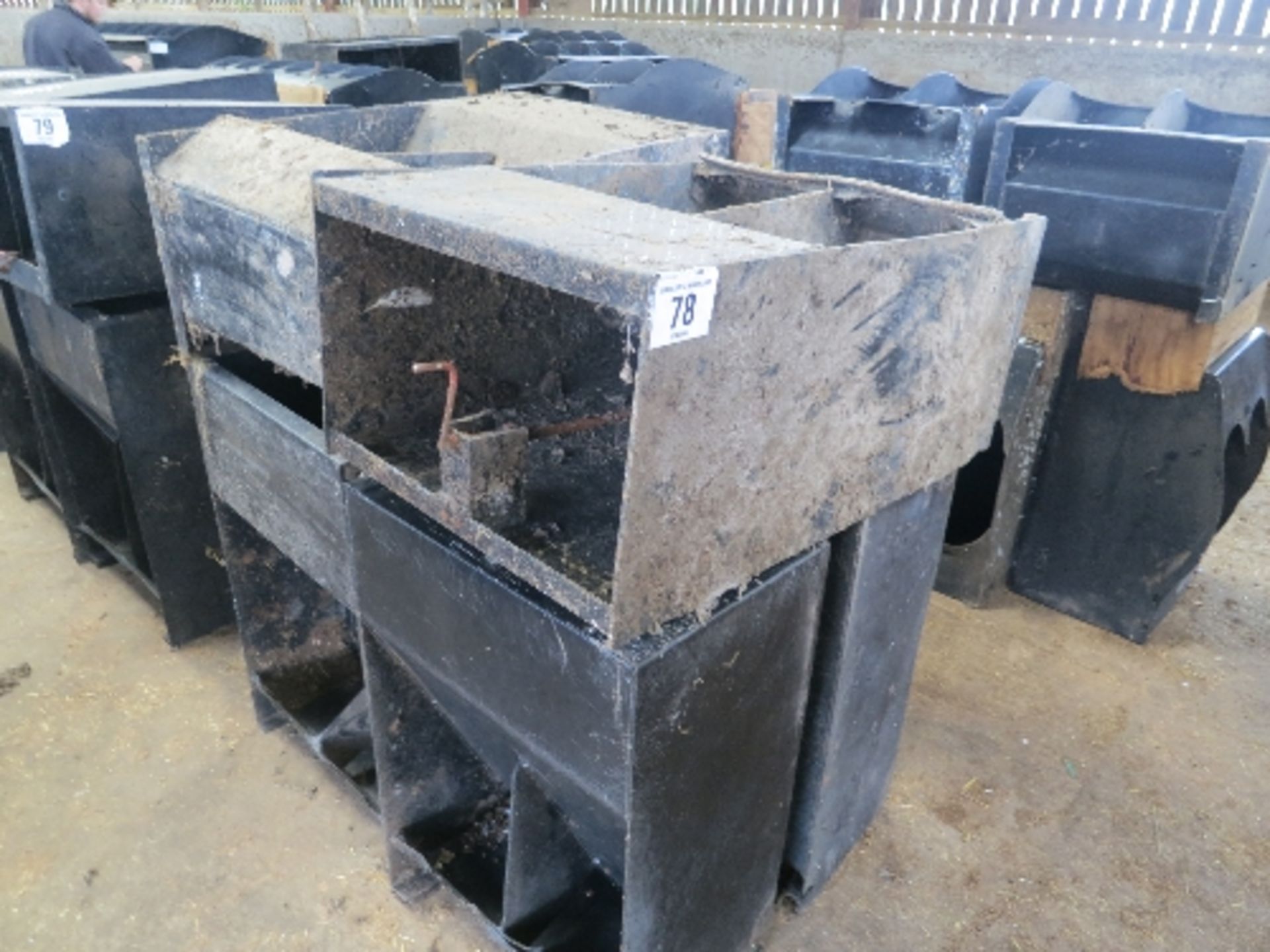 6 no 2 division plastic feeders