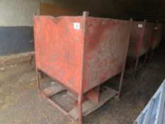 Bulk feeder hopper (for forklift)