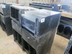 6 no 2 division plastic feeders