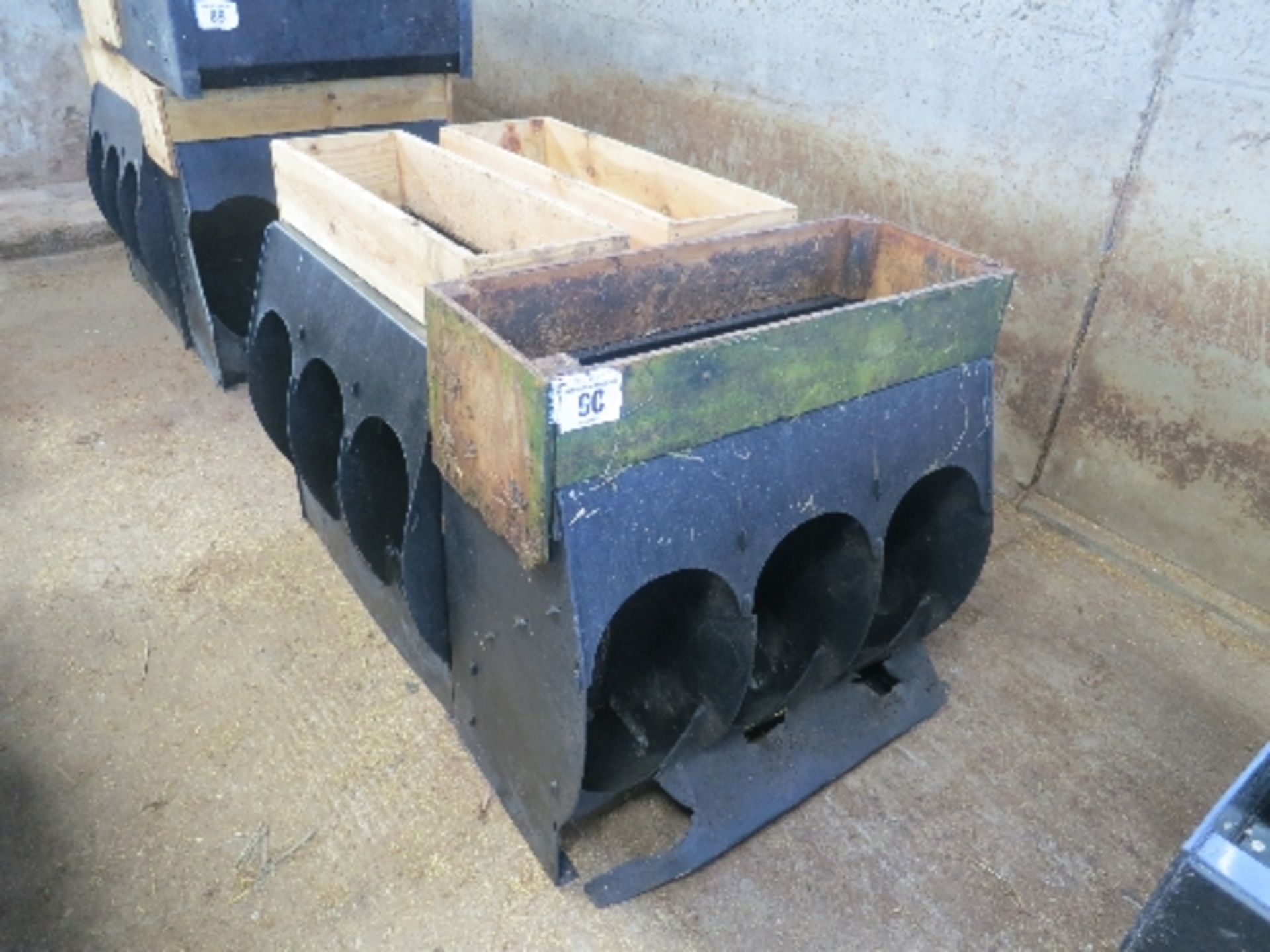 3 no 3 division plastic feeders