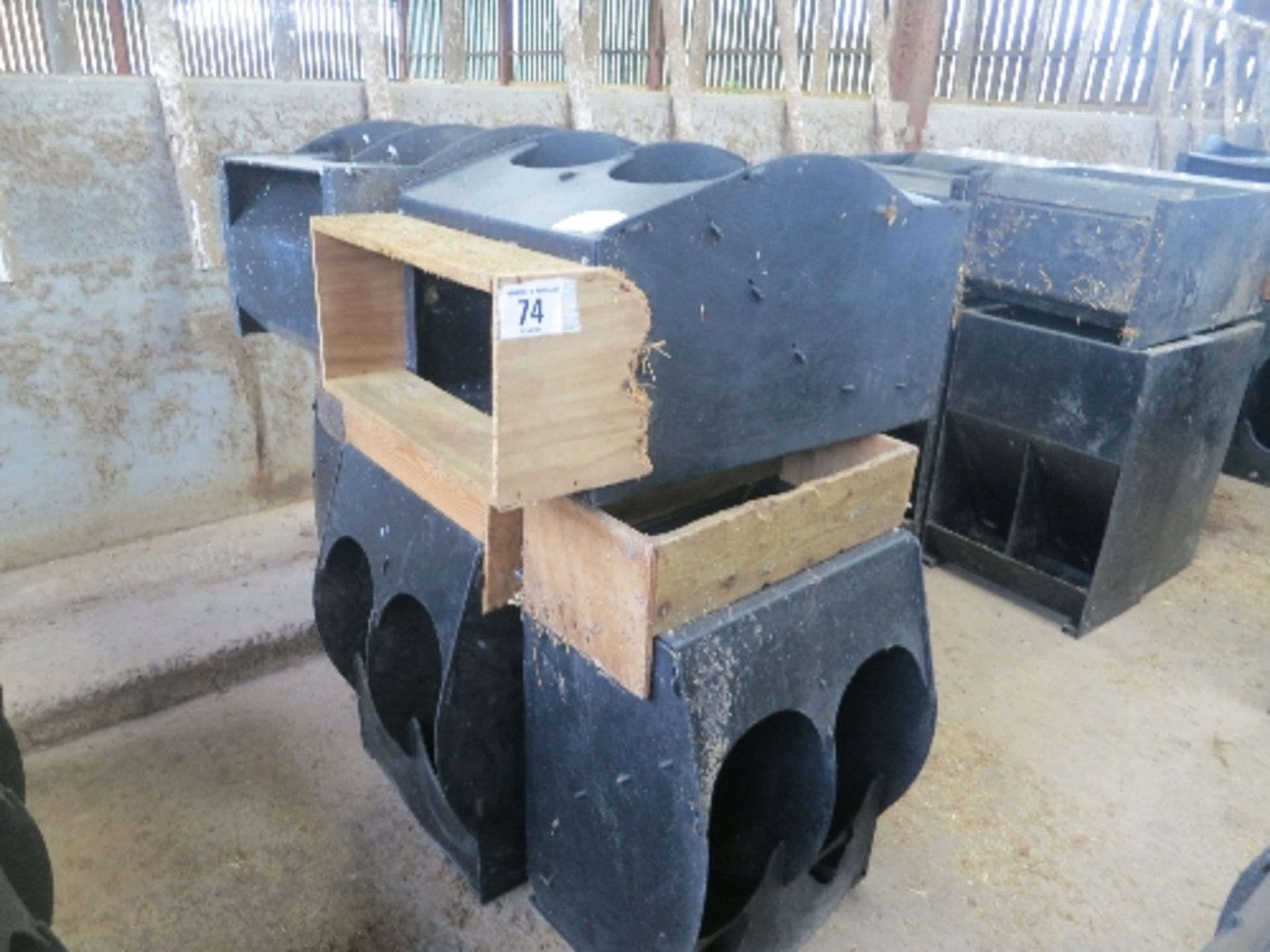 6 no 2 division plastic feeders