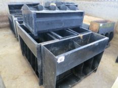 6 no 4/5 division plastic feeders