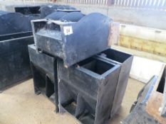 5 no 2 division plastic feeders