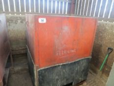 Bulk feed hopper (for forklift)