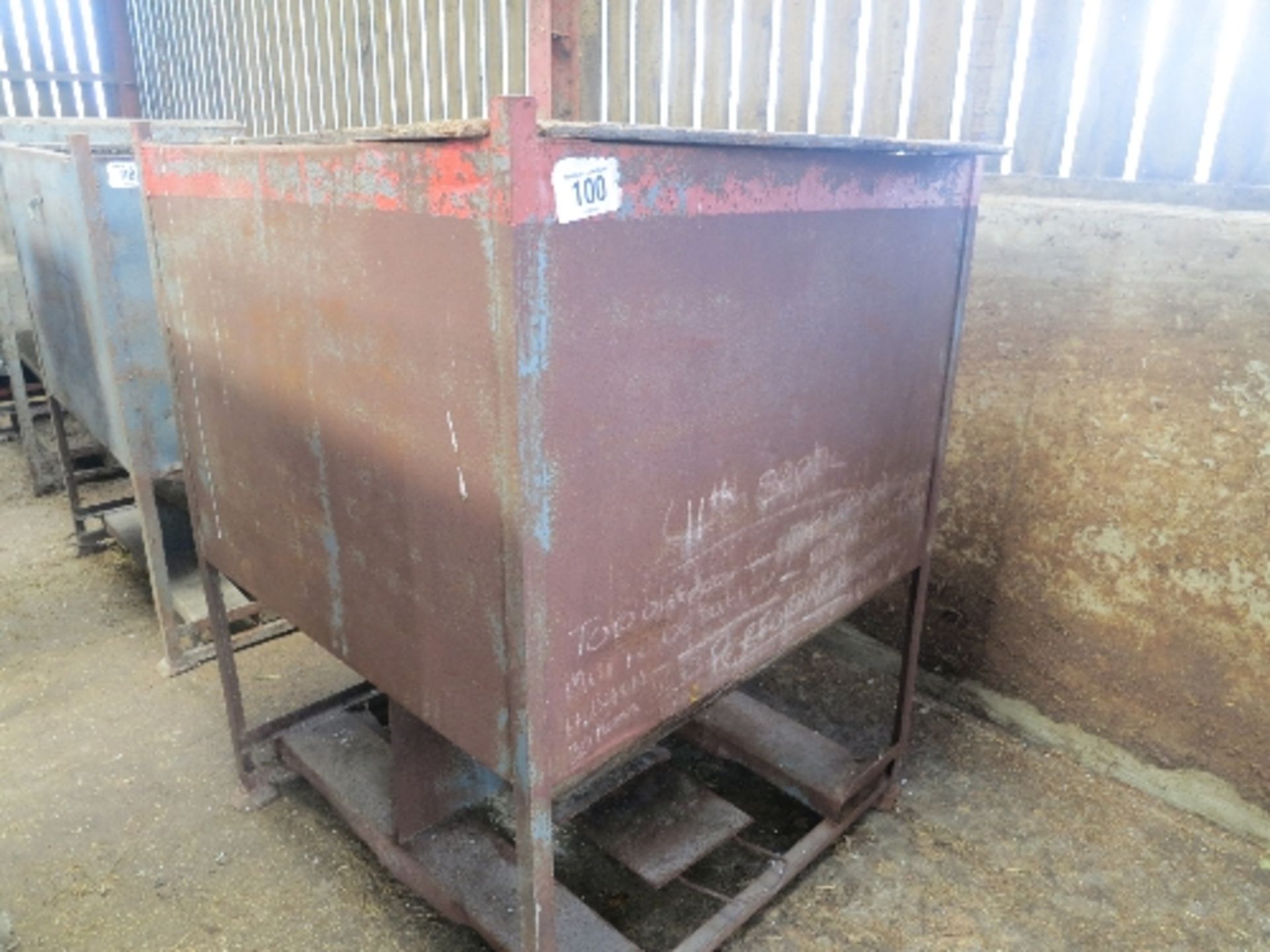 Bulk feed hopper (for forklift)