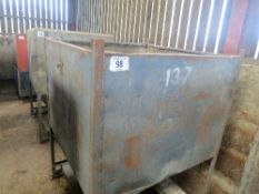 Bulk feed hopper (for forklift)