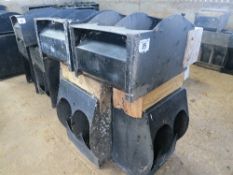 6 no 2 division plastic feeders