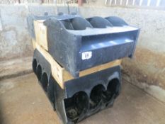 6 no 3 division plastic feeders