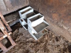 4 no 14in x 12in wall mounted drinking troughs