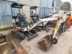 Bobcat 323 mini digger (2008) expanding tracks, 3 buckets, 3391 hours, pipe for breaker