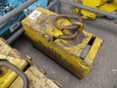 Heavy duty lifting electro magnet