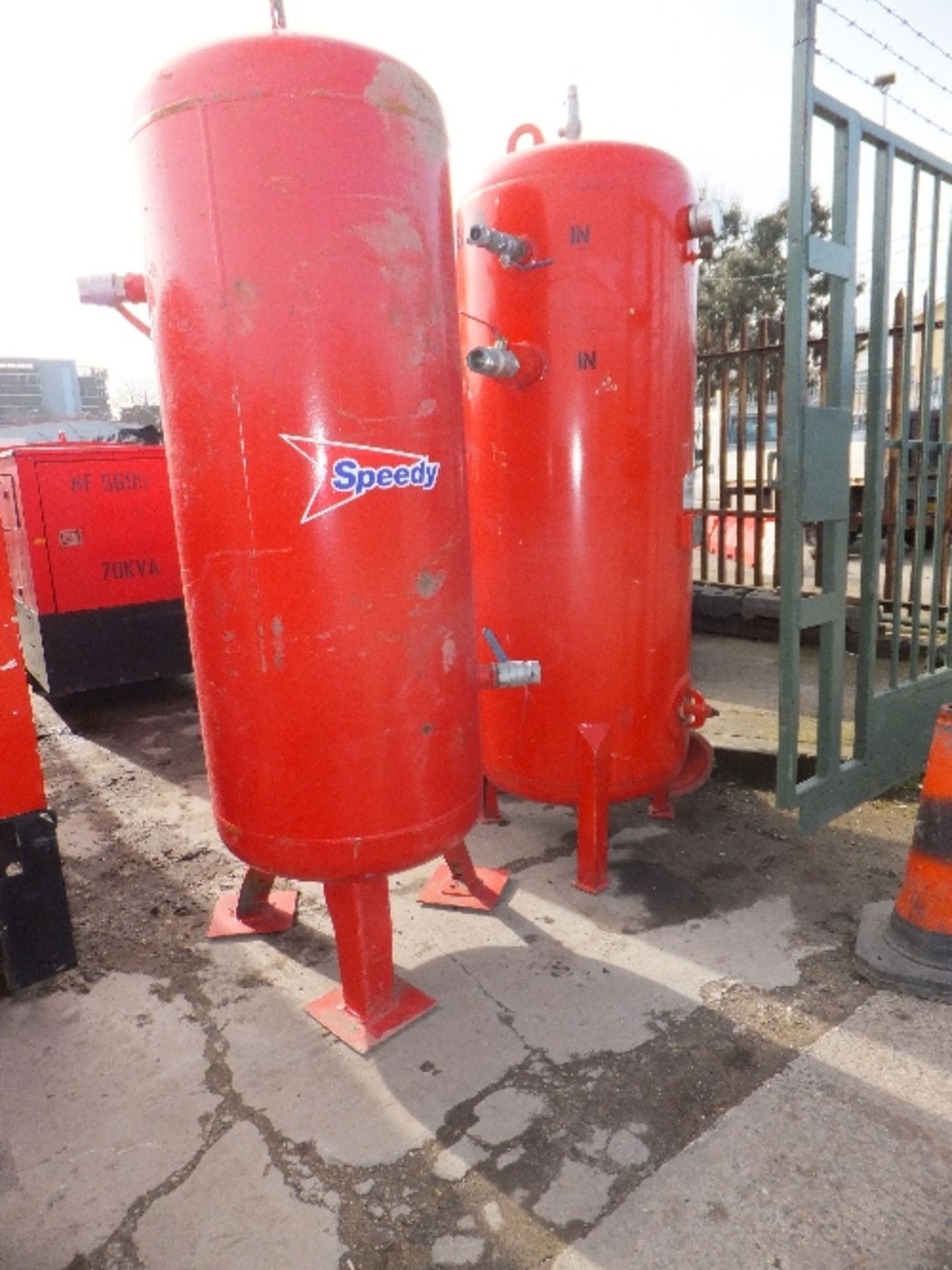 2 air tanks